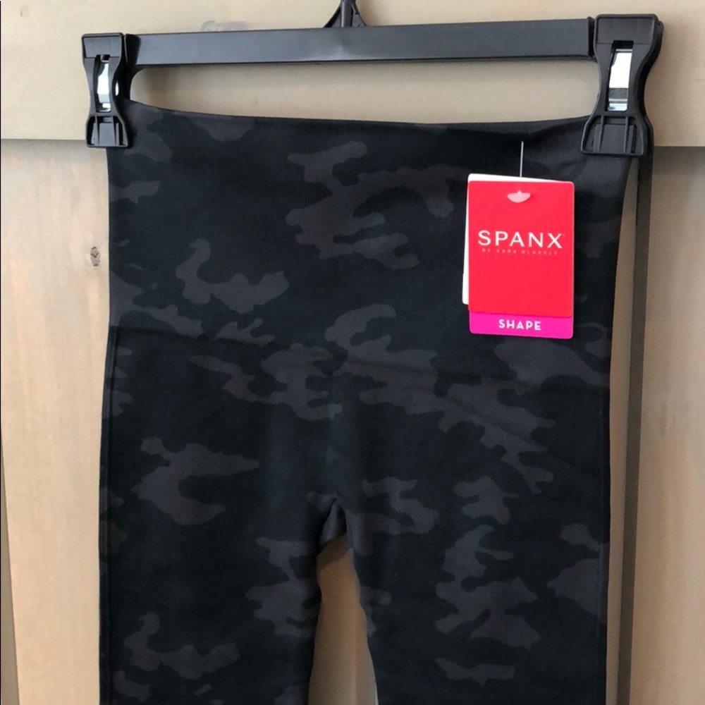 NWT SPANX Seamless Leggings - Camo